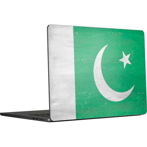 Pakistan Flag Distressed MacBook Air 15 in (2023) Skin